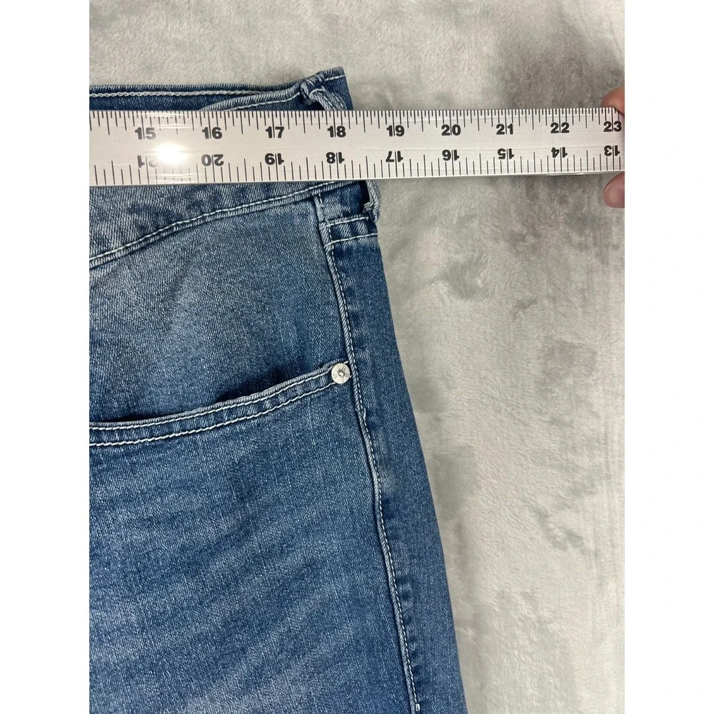 True Religion Jeans Mens 38x34 GENO Relaxed Slim Light Wash Denim Distressed USA